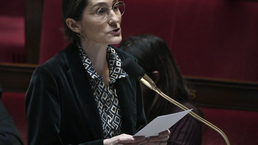 Polémiques Amélie Oudéa Castéra Théoriquement elle est sur un siège