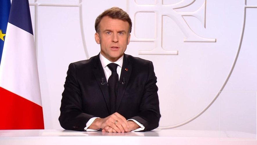 Emmanuel Macron Dissuasion Atomique Branlement Russe