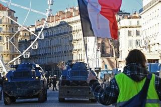 A Marseille, un policier mis en examen pour « violences aggravées » dans l’affaire d’une passante tabassée durant le mouvement des « gilets jaunes »