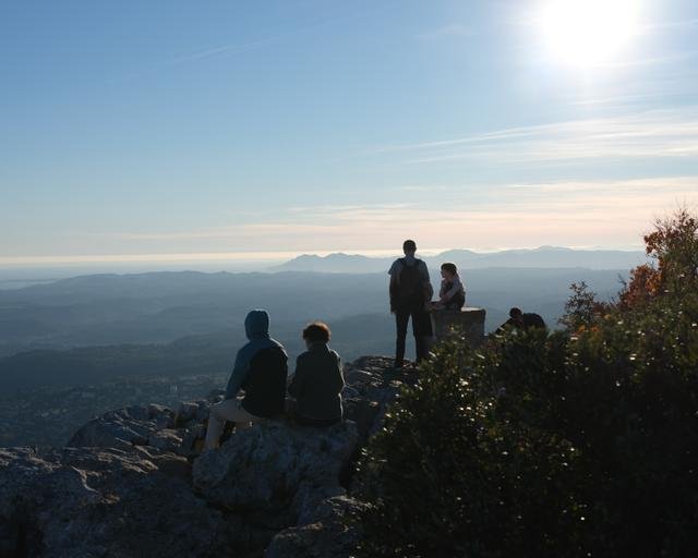 Des croix chrétiennes installées de manière illégale raniment les clivages autour de la loi de 1905
