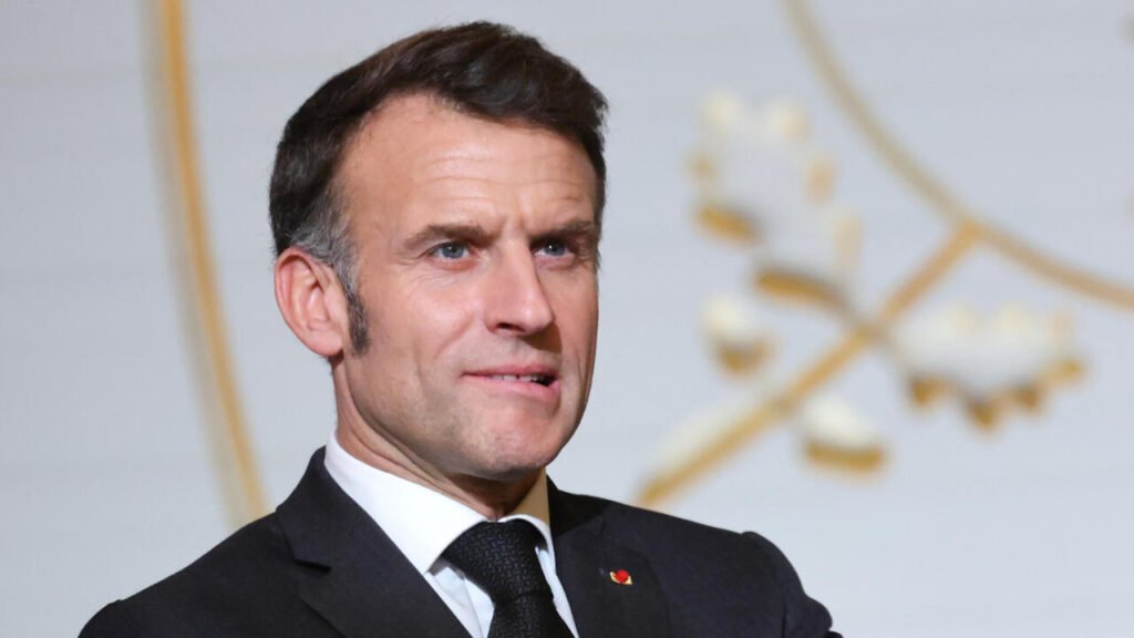 Emmanuel Macron, “le président de la Ve République qui s’implique le ...