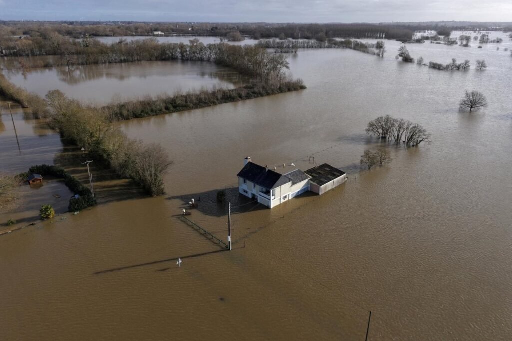 Inondations : les images aériennes des crues en Gironde et à cause le ...